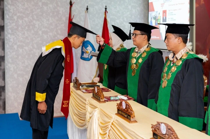 Post wisuda (Small)